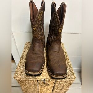 Justin George Strait waterproof leather cowboy style boots. Size 10D. Nice!